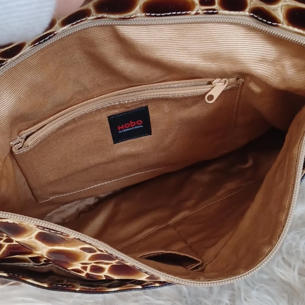 Hobo Medium Size Clutch - Picture 9 of 14